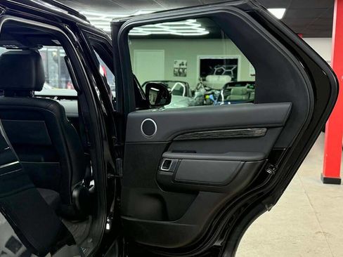 Used 2019 Land Rover Discovery HSE image 12