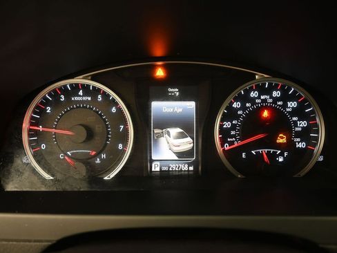 Used 2016 Toyota Camry SE image 6