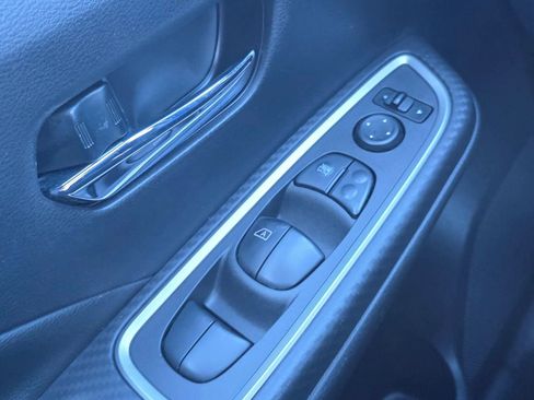 Used 2020 Nissan Versa SR image 21