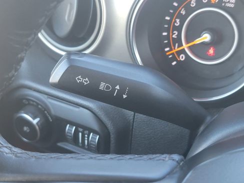 Used 2019 Jeep Wrangler Sport image 37