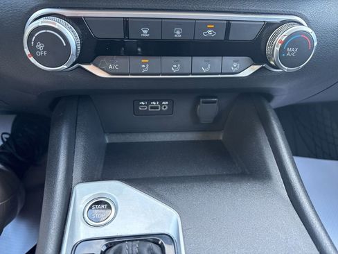 Used 2025 Nissan Altima 2.5 SV FWD image 16