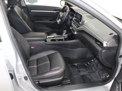Used 2024 Nissan Altima 2.5 SR image 24