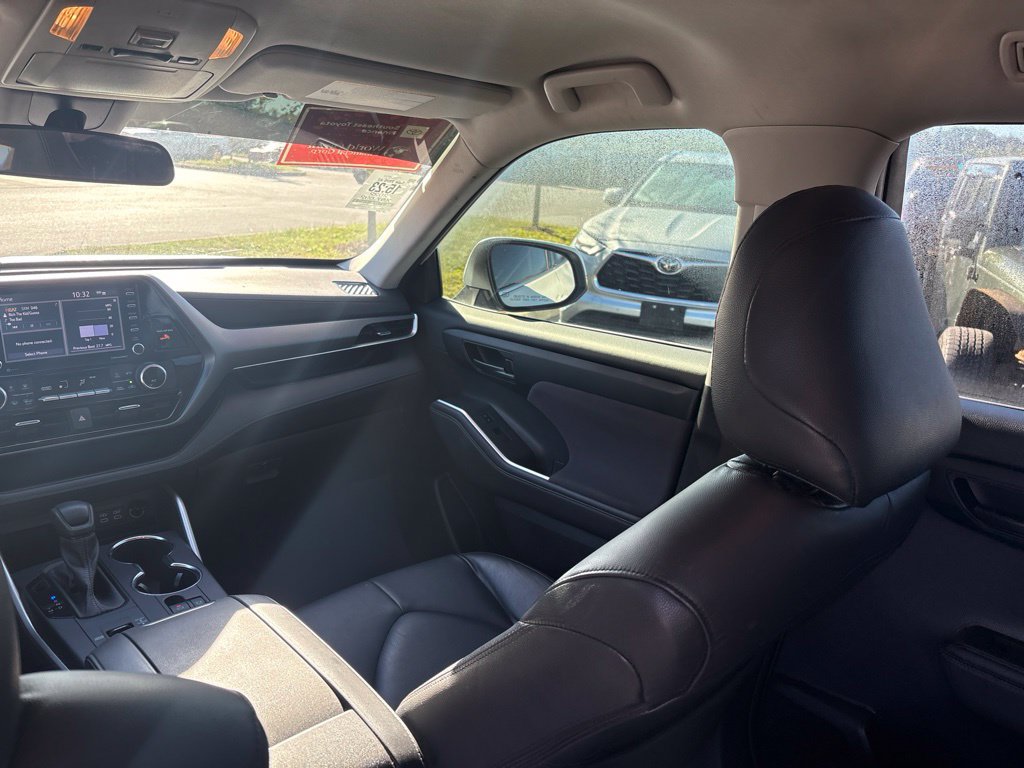 Used 2022 Toyota Highlander L FWD image 33