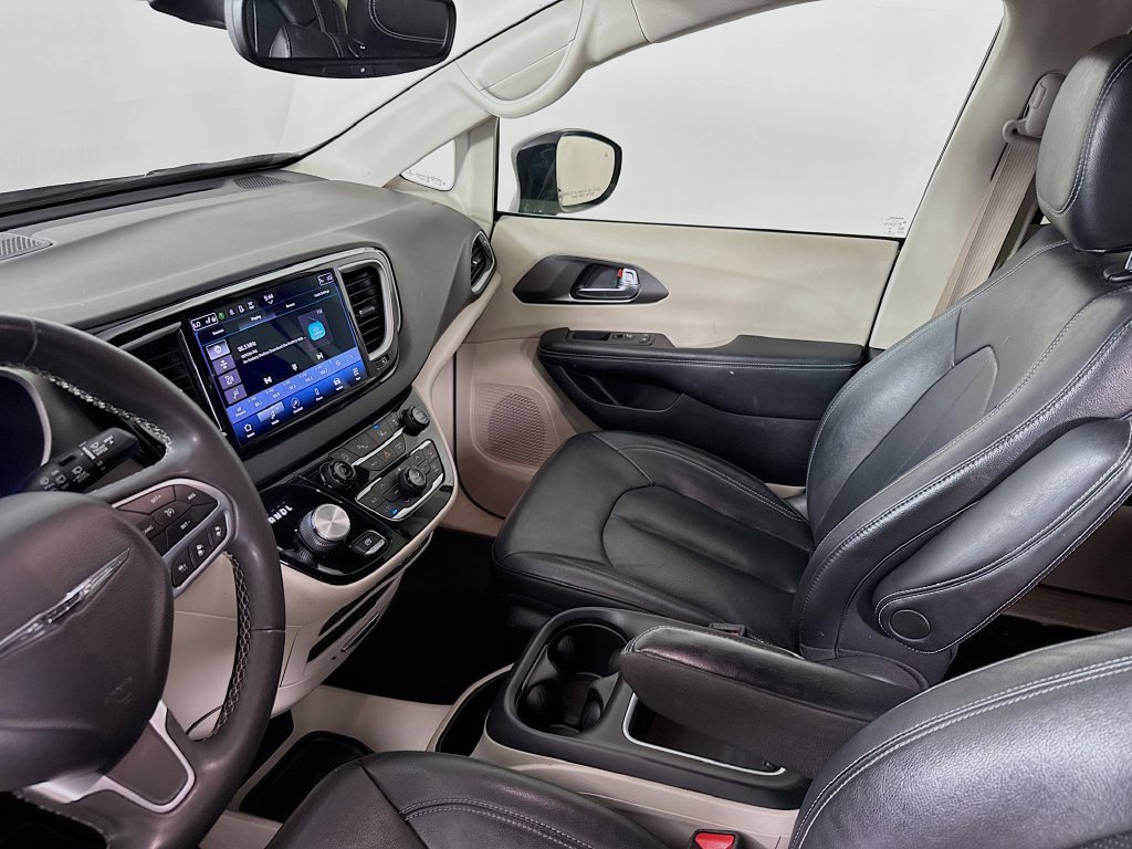 Used 2022 Chrysler Pacifica Touring-L FWD image 23