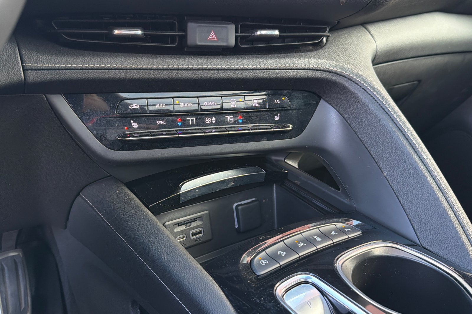 Used 2022 Buick Envision Essence w/ Technology Package II AWD/4WD image 27