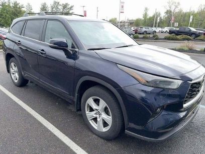 Used 2023 Toyota Highlander LE