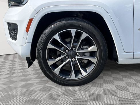 Used 2022 Jeep Grand Cherokee Overland w/ Adv Protech Group III AWD/4WD image 9