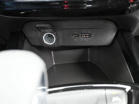 Used 2025 Chevrolet Trax LT FWD image 23