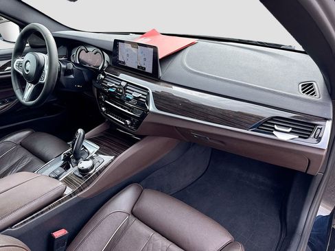 Used 2018 BMW M550i xDrive image 33