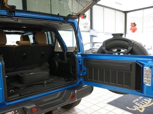 Used 2023 Jeep Wrangler Unlimited Sahara AWD/4WD image 57