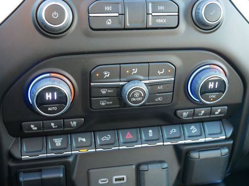 Used 2022 Chevrolet Silverado 3500 LTZ w/ LTZ Convenience Package image 28