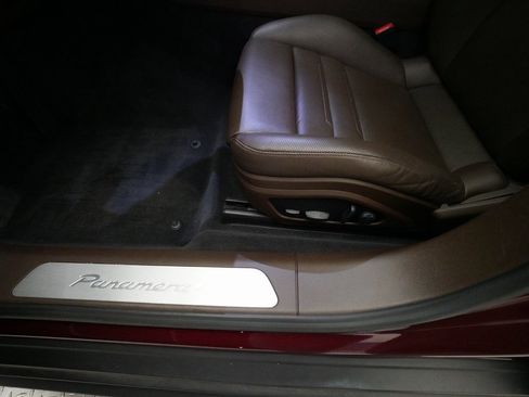 Used 2022 Porsche Panamera 4 image 18