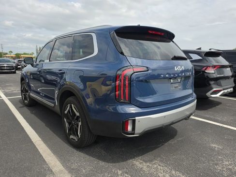 Certified 2023 Kia Telluride EX w/ EX Captain's Chair Package FWD image 13