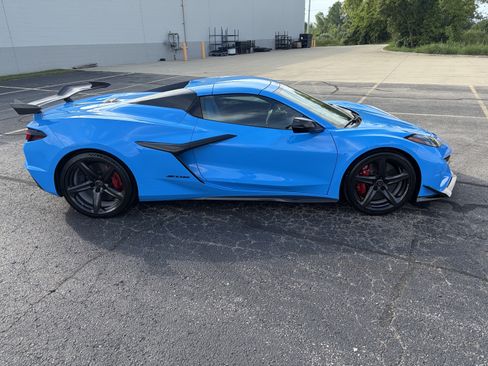 Used 2023 Chevrolet Corvette Z06 w/ Z07 Performance Package RWD image 13