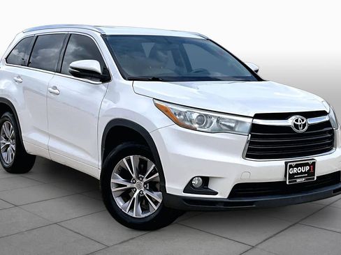 Used 2015 Toyota Highlander XLE FWD image 3
