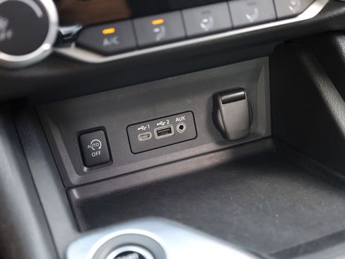 Used 2025 Nissan Sentra SV FWD image 13