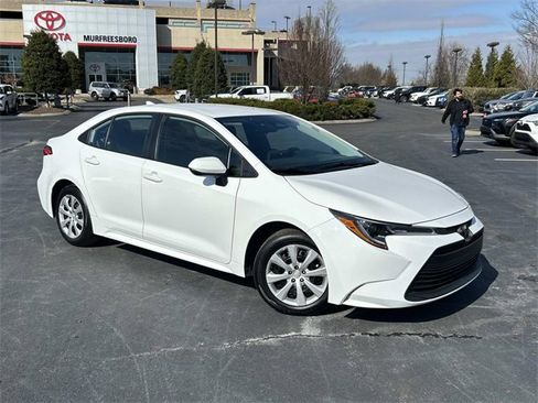 Used 2025 Toyota Corolla LE image 2
