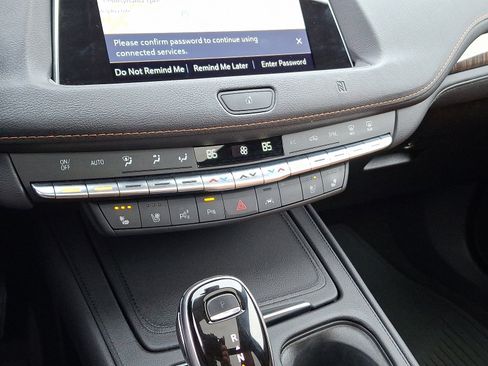 Used 2020 Cadillac XT4 Premium Luxury image 16