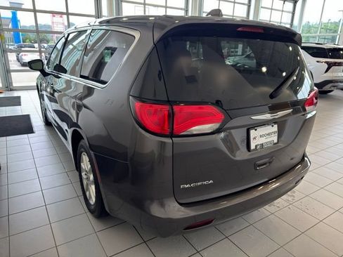 Used 2017 Chrysler Pacifica Touring FWD image 34