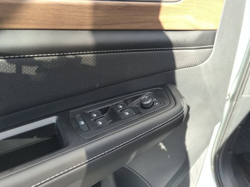 New 2026 Volkswagen Atlas SE image 13