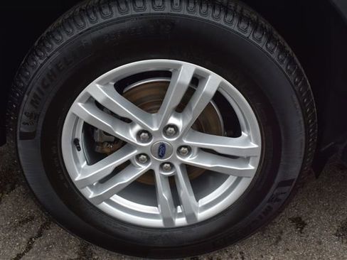 Used 2023 Ford Explorer XLT image 45