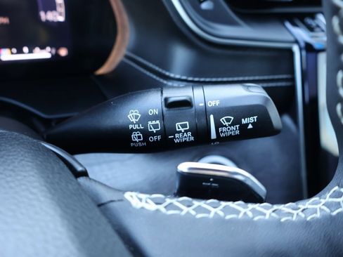 Used 2024 Jeep Grand Cherokee Limited w/ Luxury Tech Group II image 16