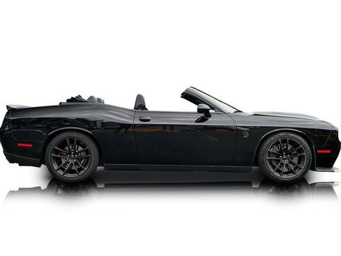 Used 2023 Dodge Challenger SRT Hellcat RWD image 2