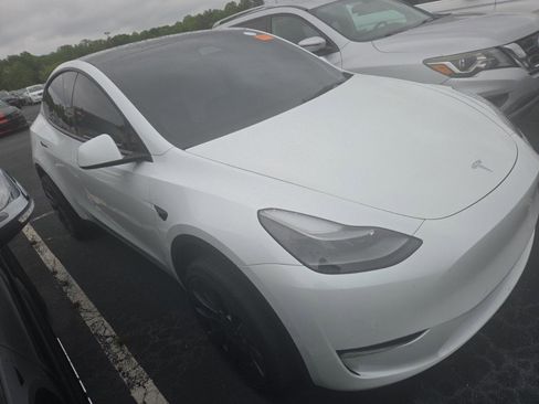 Used 2022 Tesla Model Y Performance AWD/4WD image 2