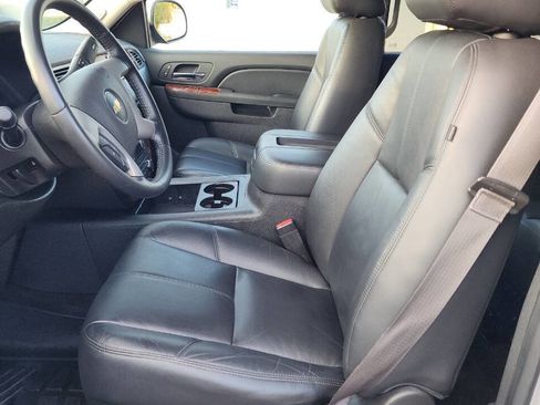 Used 2013 Chevrolet Avalanche LT image 17