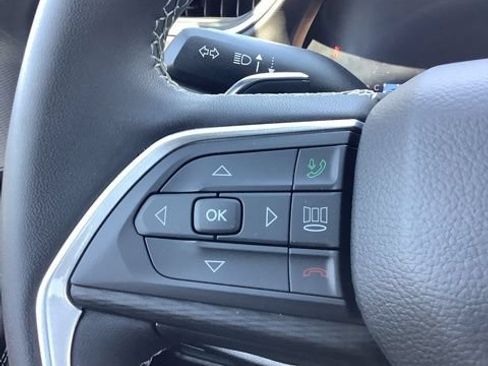 Used 2023 Jeep Grand Cherokee Laredo AWD/4WD image 25
