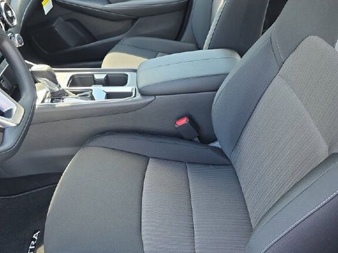 New 2025 Nissan Sentra SV w/ Trunk Package image 5