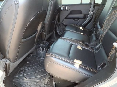 Used 2023 Jeep Gladiator Overland AWD/4WD image 16