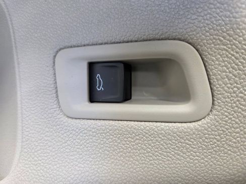 Used 2025 Volkswagen Atlas SE AWD/4WD image 32