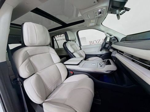 New 2026 Lincoln Navigator Reserve AWD/4WD image 33