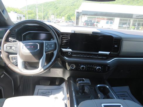 Used 2022 GMC Sierra 1500 SLT w/ SLT Convenience Package image 8