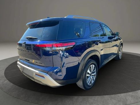 Used 2023 Nissan Pathfinder SL w/ Black Appearance Package AWD/4WD image 5