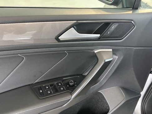 Used 2024 Volkswagen Tiguan SE w/ Panoramic Sunroof Package image 12