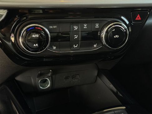 Used 2025 Chevrolet Trax LT w/ LT Convenience Package image 20
