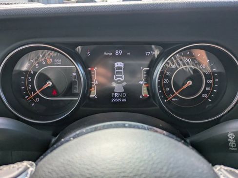 Used 2020 Jeep Wrangler Unlimited Sahara image 22