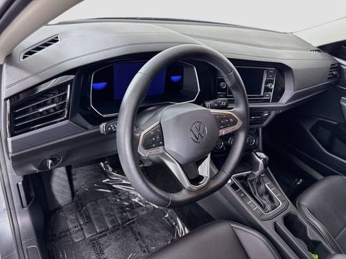 Used 2023 Volkswagen Jetta SE w/ Panoramic Sunroof Package FWD image 9