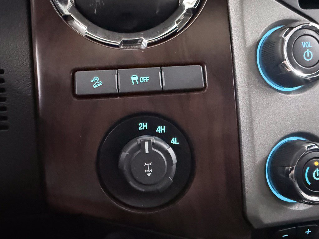 Used 2016 Ford F250 Lariat w/ Lariat Ultimate Package AWD/4WD image 27