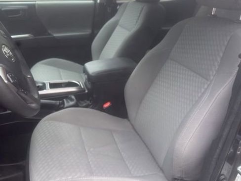 Used 2022 Toyota Tacoma SR5 w/ Technology Package image 10