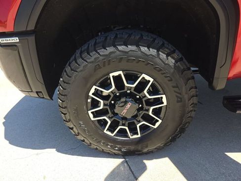 Used 2025 GMC Sierra 2500 AT4X AWD/4WD image 32