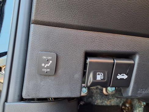 Used 2024 Nissan Kicks SR w/ SR Premium Package FWD image 17
