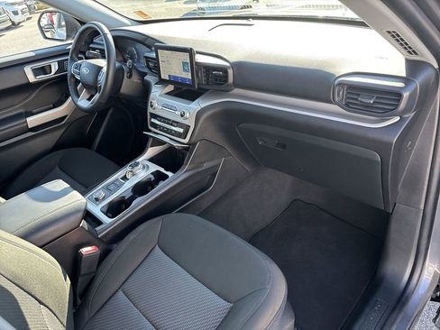 Used 2024 Ford Explorer XLT image 30