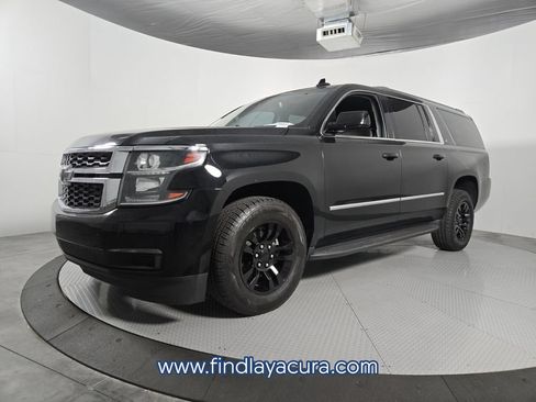 Used 2017 Chevrolet Suburban LT RWD image 2