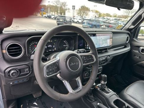 Used 2024 Jeep Wrangler Unlimited Sahara AWD/4WD image 17