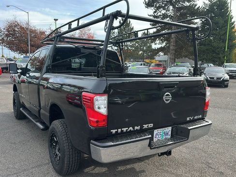 Used 2017 Nissan Titan SV image 5