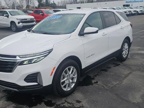 Used 2023 Chevrolet Equinox LT image 3