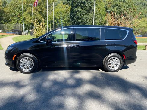 New 2026 Chrysler Voyager LX image 7